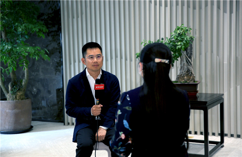 2020年5月6日 ，北京电视台就“疫情当前，建筑行业如何做好复工复产工作” ，到人生就是博北京集团实地走访 ，人生就是博北京集团总裁张向洪作为朝阳区人大代表接受访问。